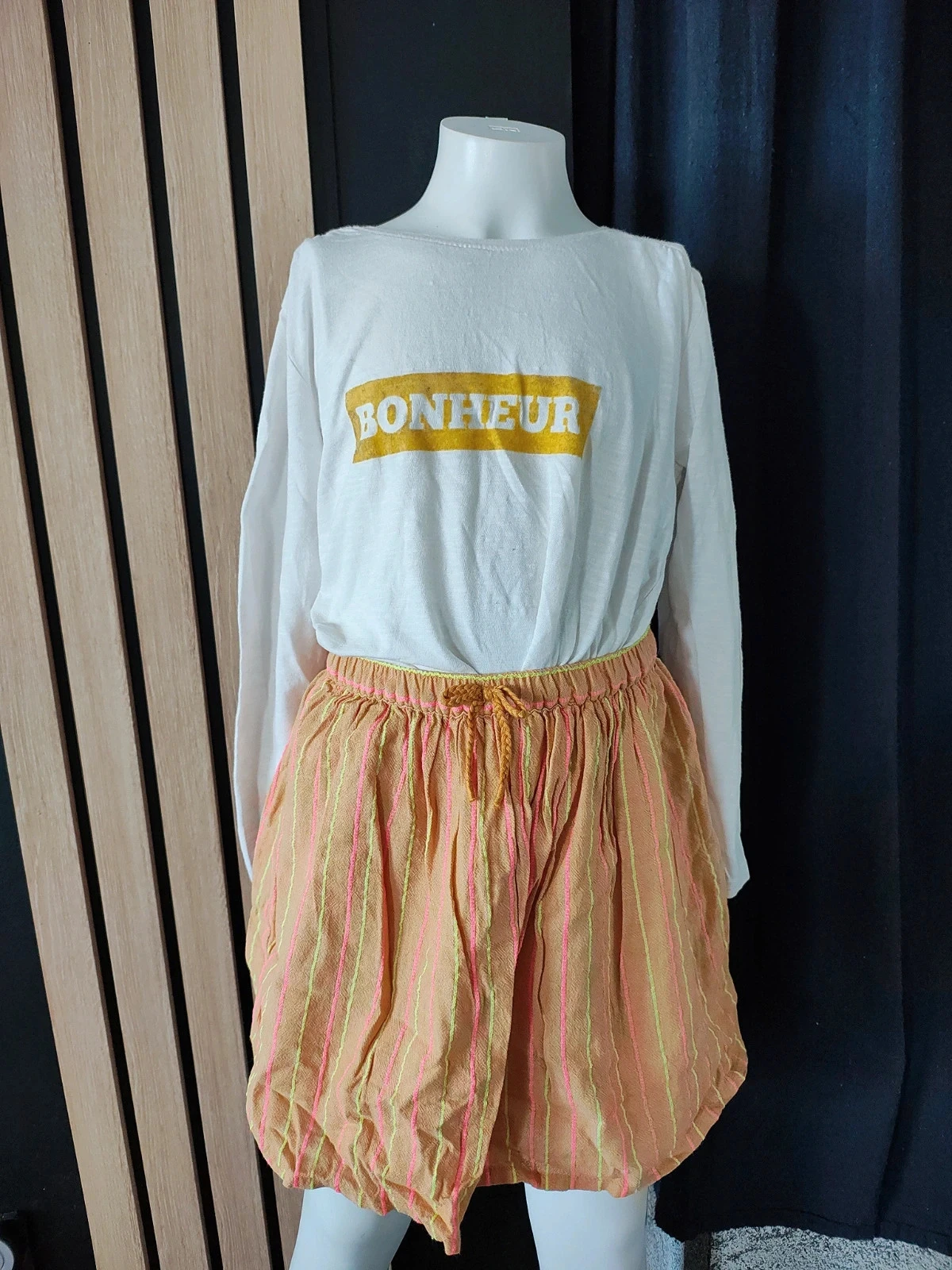 8 ans ensemble tape a l'oeil teeshirt et jupe